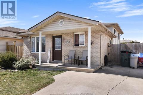 3565 Klondike, House detached with 3 bedrooms, 2 bathrooms and null parking in Windsor ON | Card Image