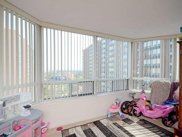 1704 - 135 Hillcrest Ave, Condo with 2 bedrooms, 2 bathrooms and 1 parking in Mississauga ON | Image 6