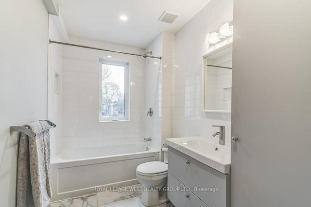 227 Grace St, House semidetached with 5 bedrooms, 3 bathrooms and 2 parking in Toronto ON | Image 8