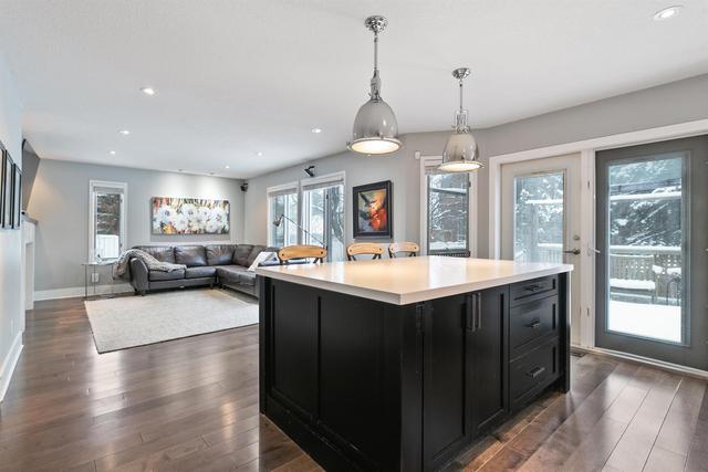 212 Shawnee Manor Sw, House detached with 4 bedrooms, 3 bathrooms and 5 parking in Calgary AB | Image 9
