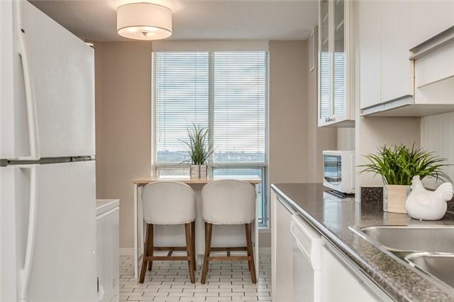 1002 - 360 Watson St W, Condo with 2 bedrooms, 2 bathrooms and 1 parking in Whitby ON | Image 12