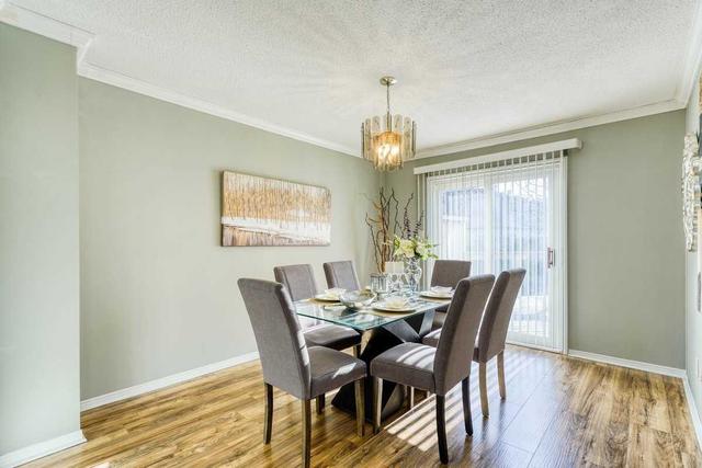 62 La Peer Blvd, House semidetached with 3 bedrooms, 2 bathrooms and 3 parking in Toronto ON | Image 2