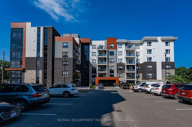 312 - 340 Plains Rd E, Condo with 2 bedrooms, 2 bathrooms and 2 parking in Burlington ON | Image 1
