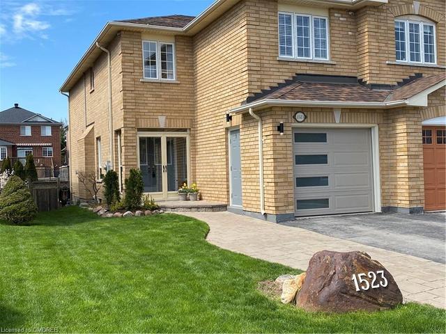 1523 Pine Cliff Road, House semidetached with 3 bedrooms, 2 bathrooms and 3 parking in Oakville ON | Image 1