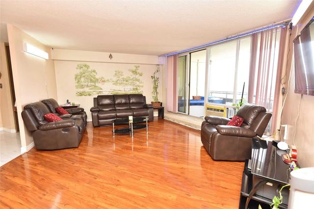 1401 - 380 Dixon Rd, Condo with 2 bedrooms, 1 bathrooms and 1 parking in Toronto ON | Image 2
