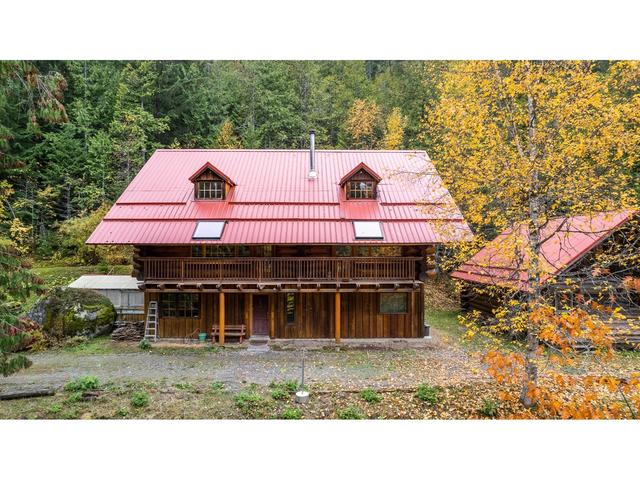 2197 Highway 3, House detached with 2 bedrooms, 2 bathrooms and 4 parking in Central Kootenay C BC | Image 57