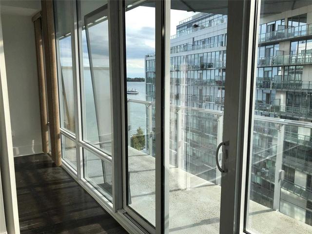 927 - 29 Queens Quay E, Condo with 1 bedrooms, 2 bathrooms and 1 parking in Toronto ON | Image 1