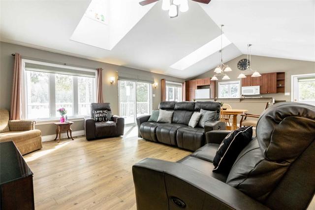 18 Juniper Cres, House detached with 3 bedrooms, 3 bathrooms and 14 parking in Kawartha Lakes ON | Image 10