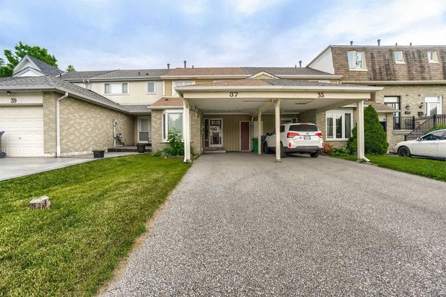 37 Primrose Cres, House attached with 3 bedrooms, 2 bathrooms and 3 parking in Brampton ON | Card Image