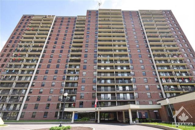905 - 665 Bathgate Drive, Condo with 3 bedrooms, 2 bathrooms and 1 parking in Ottawa ON | Card Image