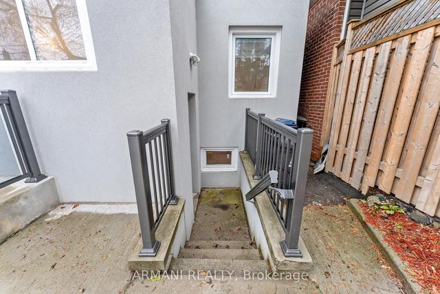 414 Northcliffe Blvd, House detached with 2 bedrooms, 2 bathrooms and 3 parking in Toronto ON | Image 15