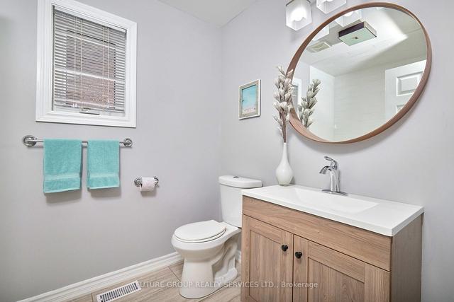 156 Peel St, House detached with 3 bedrooms, 3 bathrooms and 5 parking in Barrie ON | Image 4