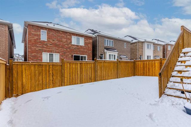 1049 Foxtail Cres, House detached with 4 bedrooms, 3 bathrooms and 6 parking in Pickering ON | Image 29