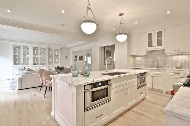 18 Montclair Ave, House detached with 7 bedrooms, 6 bathrooms and 7 parking in Toronto ON | Image 9