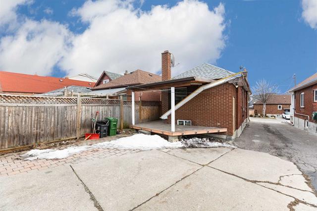 176 Schell Ave, House detached with 2 bedrooms, 2 bathrooms and 5 parking in Toronto ON | Image 22