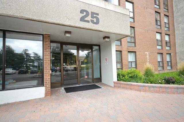 912 - 25 Kensington Rd, Condo with 2 bedrooms, 2 bathrooms and 1 parking in Brampton ON | Image 10