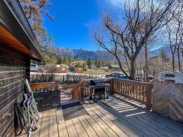 4848 Hammond Avenue, House detached with 4 bedrooms, 2 bathrooms and 8 parking in East Kootenay G BC | Image 9