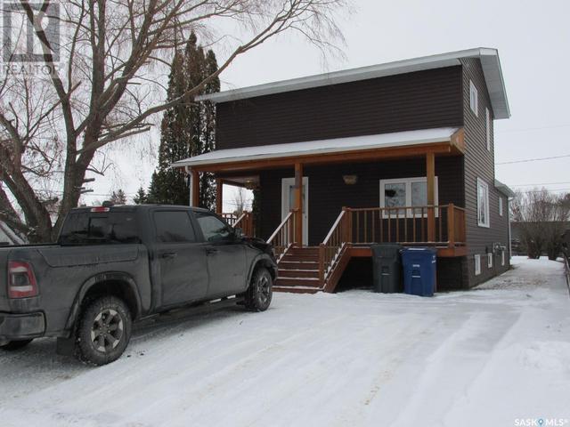 600 8th Avenue W, House detached with 3 bedrooms, 3 bathrooms and null parking in Nipawin SK | Image 2