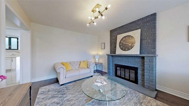 40 White Ash Dr, House detached with 4 bedrooms, 3 bathrooms and 8 parking in Markham ON | Image 4