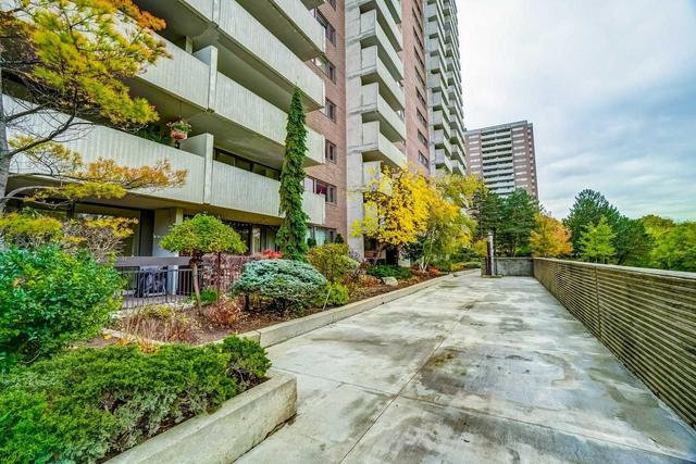 2010 - 260 Scarlett Rd, Condo with 3 bedrooms, 2 bathrooms and 1 parking in Toronto ON | Image 21