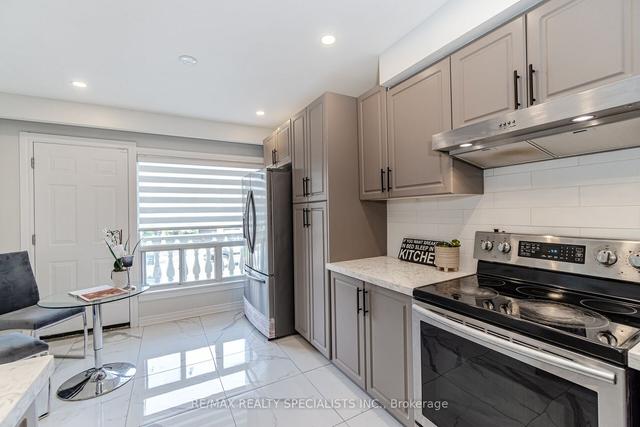 137 Ardwick Blvd, House semidetached with 3 bedrooms, 3 bathrooms and 2 parking in Toronto ON | Image 5