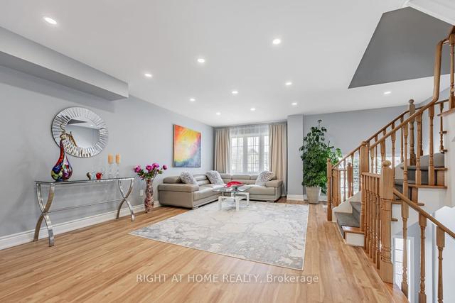 15 Formula Crt, House attached with 3 bedrooms, 3 bathrooms and 3 parking in Toronto ON | Image 21