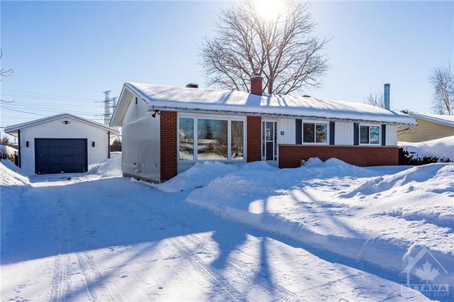 38 Glenmanor Drive, House detached with 3 bedrooms, 2 bathrooms and 4 parking in Ottawa ON | Image 2