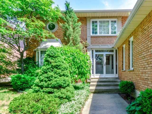 1834 Grosvenor Pl, House detached with 4 bedrooms, 5 bathrooms and 6 parking in Mississauga ON | Image 2