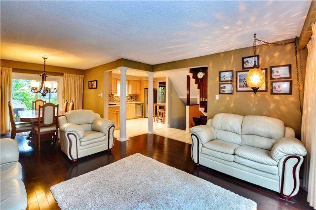 4 Montcalm Pl, House detached with 4 bedrooms, 3 bathrooms and 4 parking in Brampton ON | Image 2