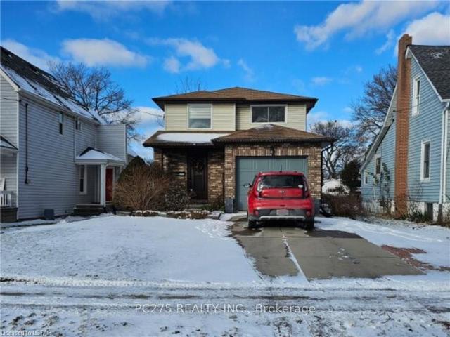 442 Wellington St, House detached with 3 bedrooms, 2 bathrooms and 3 parking in Sarnia ON | Image 1