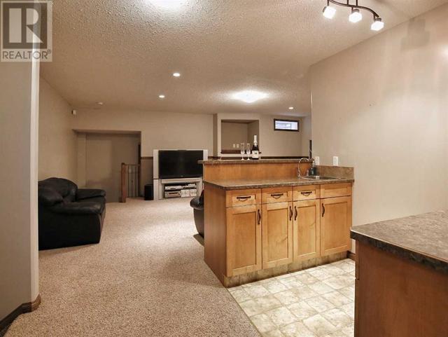 101 Grizzly Terrace N, House detached with 5 bedrooms, 3 bathrooms and 4 parking in Lethbridge AB | Image 31