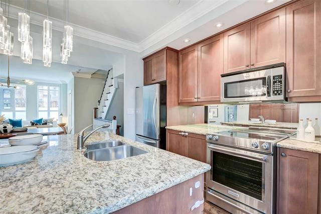 th 7 - 936 Mount Pleasant Rd, Townhouse with 3 bedrooms, 3 bathrooms and 2 parking in Toronto ON | Image 3