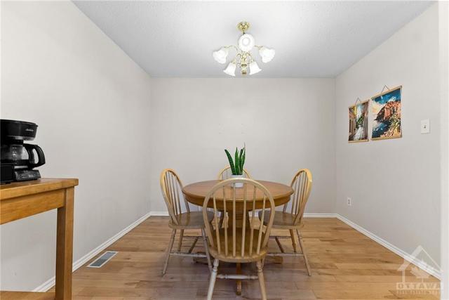 102 Chimo Drive, Townhouse with 3 bedrooms, 2 bathrooms and 2 parking in Ottawa ON | Image 5