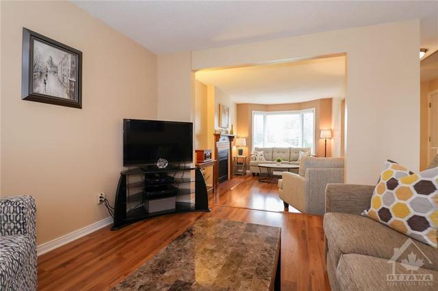 66 Knollsbrook Drive, Home with 3 bedrooms, 2 bathrooms and 3 parking in Ottawa ON | Image 9