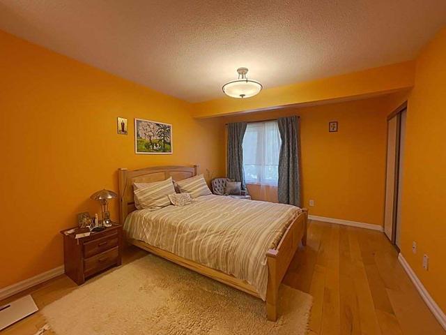 4161 Treetop Cres, House semidetached with 4 bedrooms, 3 bathrooms and 5 parking in Mississauga ON | Image 4