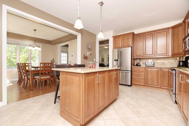 7314 Saint Barbara Blvd, House detached with 4 bedrooms, 3 bathrooms and 6 parking in Mississauga ON | Image 8