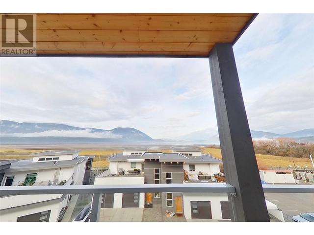 402 - 131 Harbourfront Drive Ne, Condo with 2 bedrooms, 2 bathrooms and 3 parking in Salmon Arm BC | Image 31