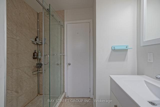 8 Iangrove Terr, House attached with 4 bedrooms, 2 bathrooms and 4 parking in Toronto ON | Image 11