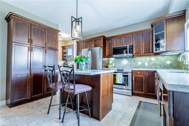 239 Colbeck Drive, House detached with 4 bedrooms, 2 bathrooms and 6 parking in Welland ON | Image 4