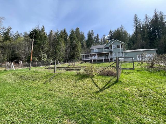3865 Malina Road, House detached with 4 bedrooms, 3 bathrooms and null parking in Central Kootenay E BC | Image 10