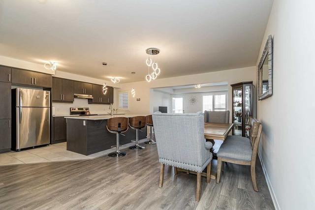113 Lemieux Crt, House attached with 3 bedrooms, 3 bathrooms and 3 parking in Milton ON | Image 2