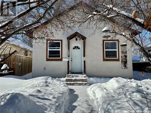 207 K Avenue S, House detached with 2 bedrooms, 1 bathrooms and null parking in Saskatoon SK | Image 1