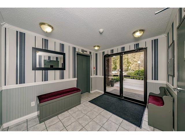 219 - 33490 Cottage Lane, Condo with 2 bedrooms, 1 bathrooms and 1 parking in Abbotsford BC | Card Image