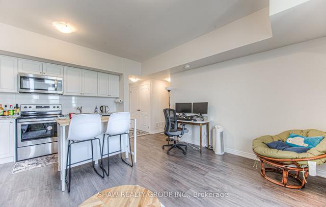 2 - 120 Watson Pkwy N, Townhouse with 1 bedrooms, 1 bathrooms and 2 parking in Guelph ON | Image 2