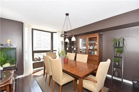 1405 - 62 Wellesley St W, Condo with 2 bedrooms, 2 bathrooms and 1 parking in Toronto ON | Image 9