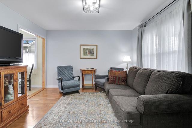611 Garden St, House detached with 2 bedrooms, 1 bathrooms and 4 parking in Cambridge ON | Image 35