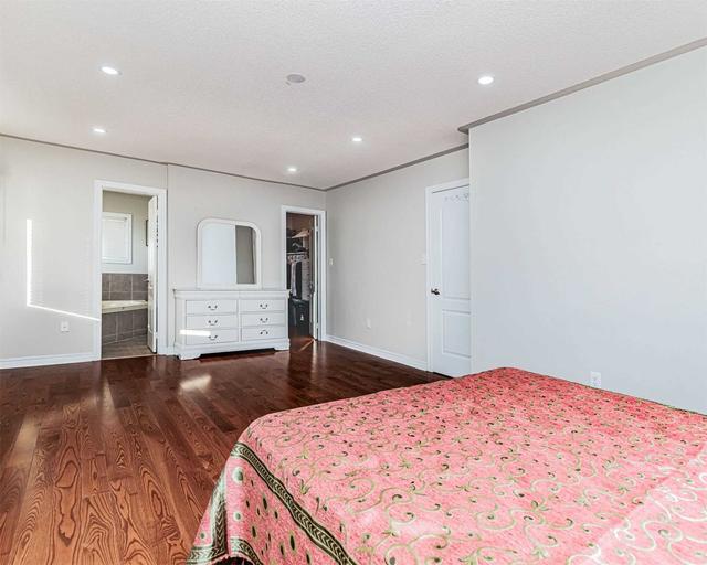 22 Collingwood Ave, House detached with 4 bedrooms, 3 bathrooms and 6 parking in Brampton ON | Image 18