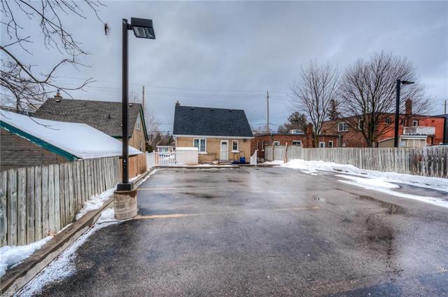 181 Highland Road E, House detached with 4 bedrooms, 1 bathrooms and 9 parking in Kitchener ON | Image 20