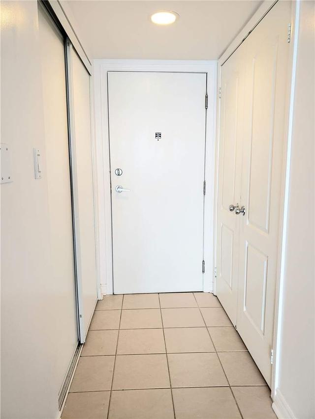 1111 - 3 Rean Dr, Condo with 1 bedrooms, 1 bathrooms and 1 parking in Toronto ON | Image 2