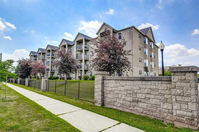 301 - 1421 Walker's Line, Condo with 2 bedrooms, 2 bathrooms and 1 parking in Burlington ON | Card Image
